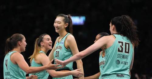 WNBA赛场再掀中国女篮高光时刻 韩旭生涯得分破五百登顶亚洲球员得分榜引球迷热议