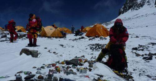 她踏遍全球高峰终成传奇 冰封珠峰多年成登山者引航坐标
