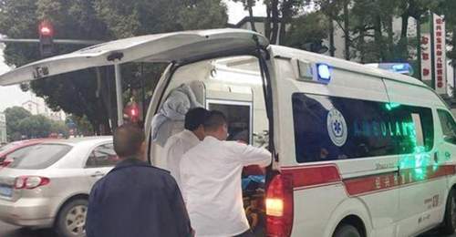 山东夫妻九寨沟度蜜月,妻子脑出血被当晕车,司机冒死绕路狂奔