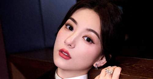 方媛带俩女儿香港逛街!身材娇小 穿高奢却又土又村,菲佣全程陪同