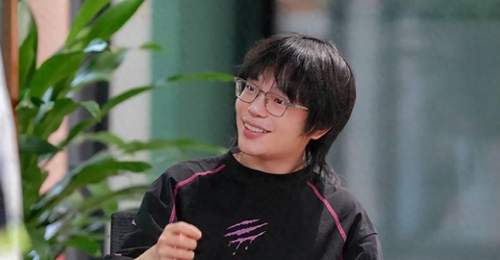 钟意正面回应首发问题,AG内部动荡大,陈穿都有可能上场