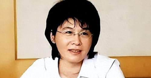 原创她是乔冠华的千金,却被继母百般刁难,连保姆也给她罪受