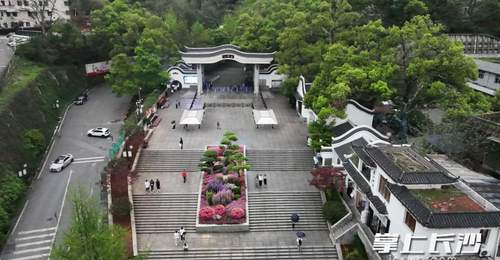 岳麓山景区东门提质升级动工,预计9月底焕新迎客