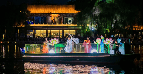 济南天下第一泉画舫演艺惊艳回归 融合古典与现代打造流动泉水舞台