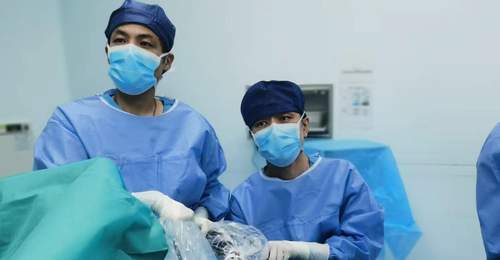 参与式护航 超低体重“巴掌宝宝”闯过微创胃修补生死关