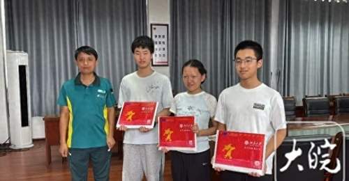 池州一中三位同班少年同收北大通知书 课堂内外多元成长解锁青春惊喜