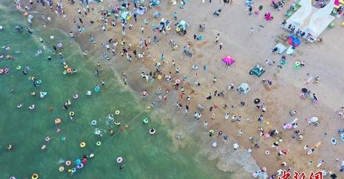 7月盛夏来山东日照海滨 参与踏浪戏水等多元活动畅享清凉体验