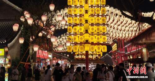 来河头老街吟诗作对领“银票” 京津冀这场沉浸式夜游解锁多元参与新体验