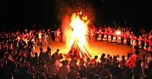 来大理12县市火把节凑热闹！多元民俗体验、篝火晚会，这份参与感拉满的活动指南快收下