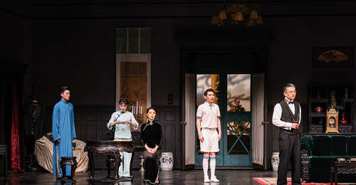 现场屏息静候 北京人艺复排《雷雨》首演带你再品经典话剧魅力