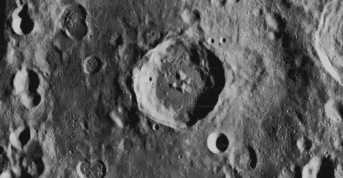 猎鹰9火箭残骸撞月引关注 约7倍音速砸出30米坑 人类太空垃圾问题需重视