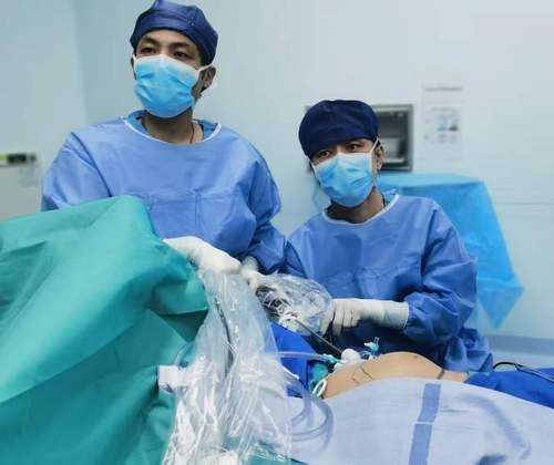参与式护航 超低体重“巴掌宝宝”闯过微创胃修补生死关