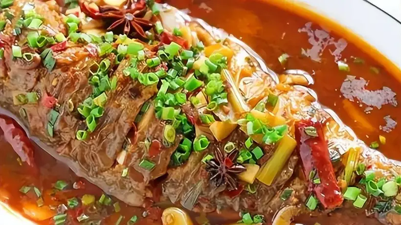 炖鱼“最去腥”的3种调料,一条鱼放3克,鱼肉鲜嫩无腥味
