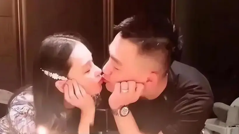 张馨予近照曝光,戳破了和何捷的"婚姻真相",原来章子怡真没说错