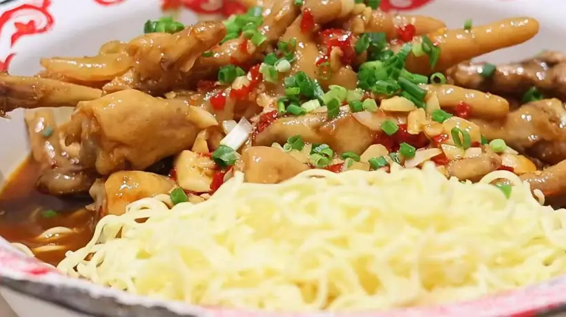 厨师们曾看不上的方便面,正悄悄成为湘菜馆里的隐形爆款