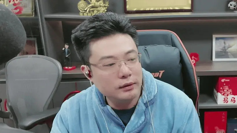 观赛群众因赛事规则判定争议喊“要加赛”,大司马直播认错,现场氛围拉满