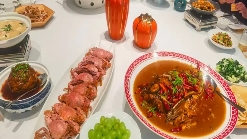 承德这家本土坛焖牛肉店 600座+39间包房适配多元聚餐 老饕追了20年的地道味