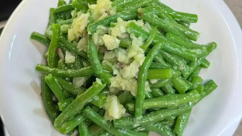 参与夏日清爽凉菜制作 跟着教程做蒜泥拌豆角超省心