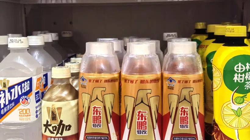 东鹏饮料澄清“老板拒喝自家产品”谣言并报警,张雪发声