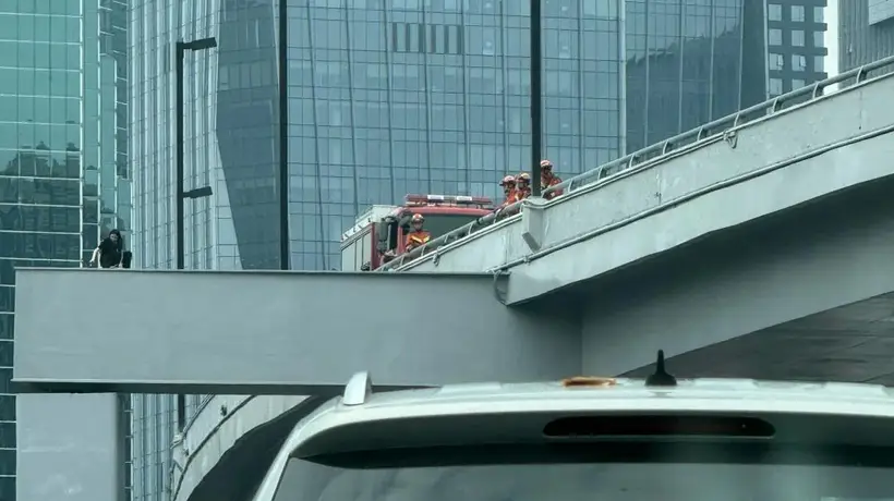 突发!广州早高峰多处大塞车,一女子疑似要跳桥