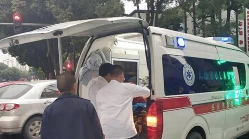 山东夫妻九寨沟度蜜月,妻子脑出血被当晕车,司机冒死绕路狂奔