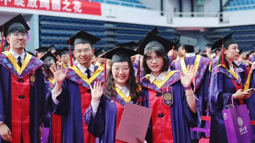 清华大学:截至2026年6月,毕业生国内重点单位就业率连续16年超过80%,赴西藏、青海、新疆等地区就业人数较去年同期显著提升