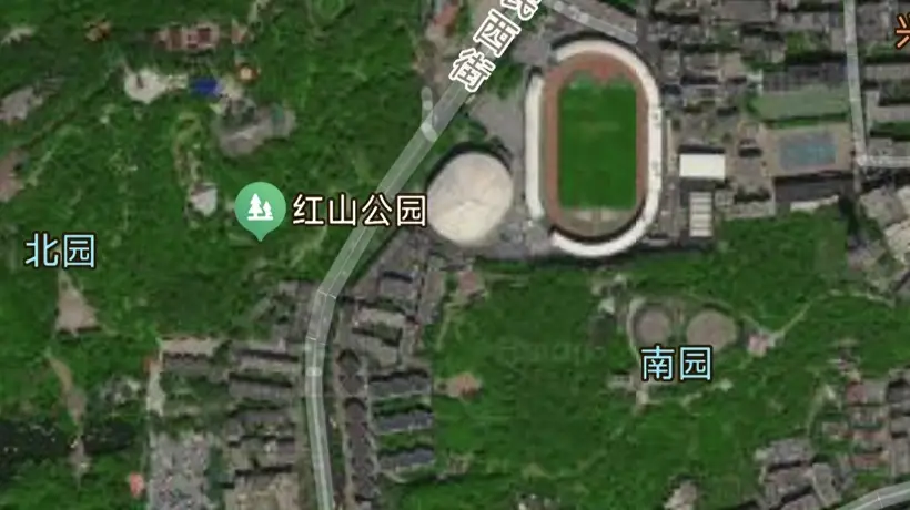 乌市红山公园还有南园,在红山体育馆南面,里面有电视塔