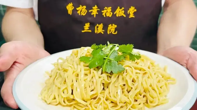 冷面冷馄饨应季上新,社区长者食堂飘出“夏日咪道”!