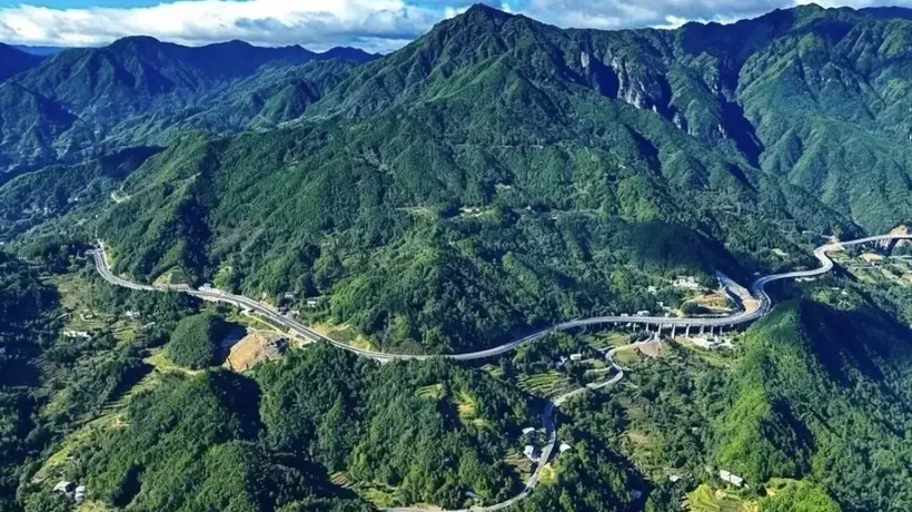 米仓大道贯通解锁巴中版“千里江山图”
