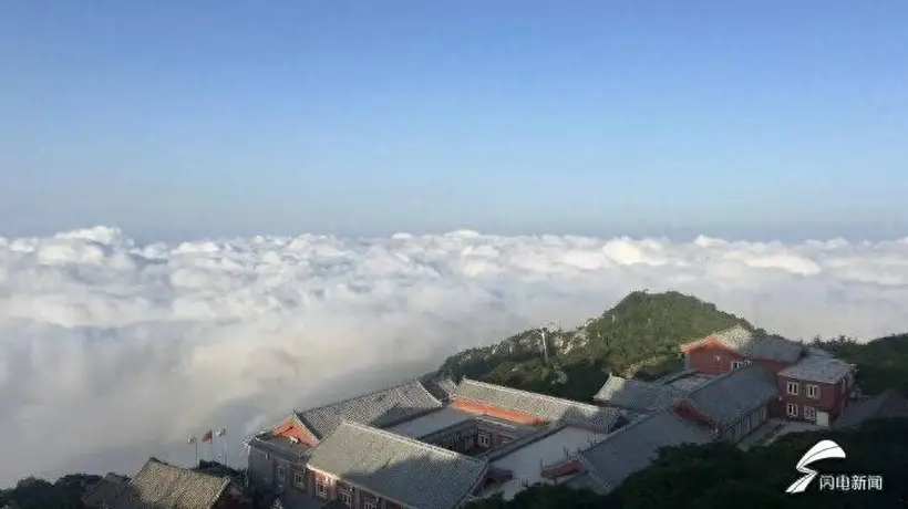 泰山云海:古建仙境,人间天上