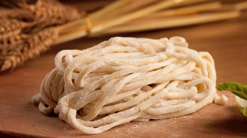 夏季食面指南:选购储存与营养搭配全攻略