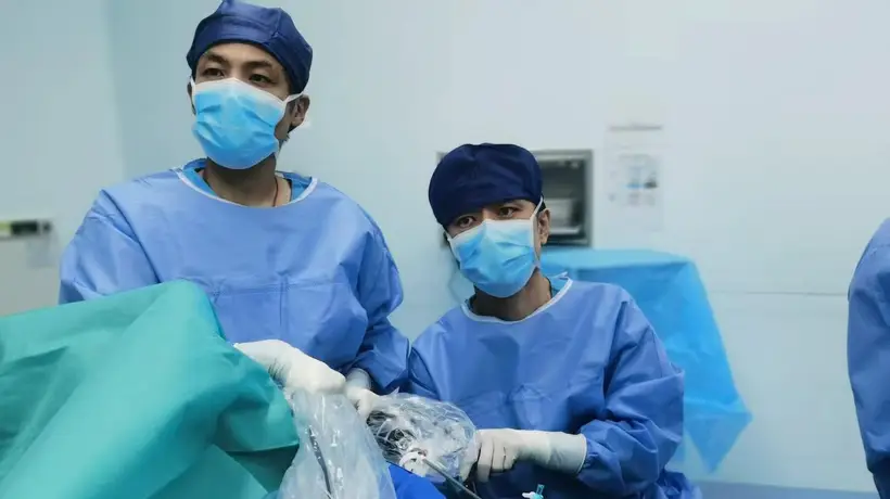 参与式护航 超低体重“巴掌宝宝”闯过微创胃修补生死关