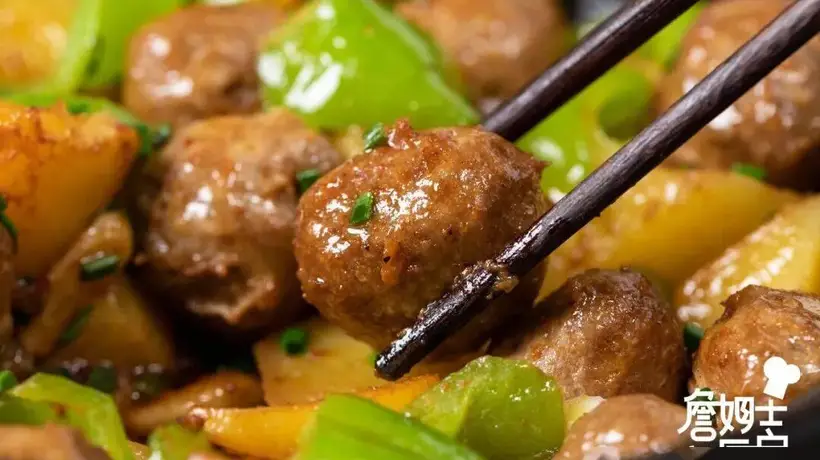 下班速享潮汕风味牛肉丸土豆煲 一口迸发Q弹肉香超满足