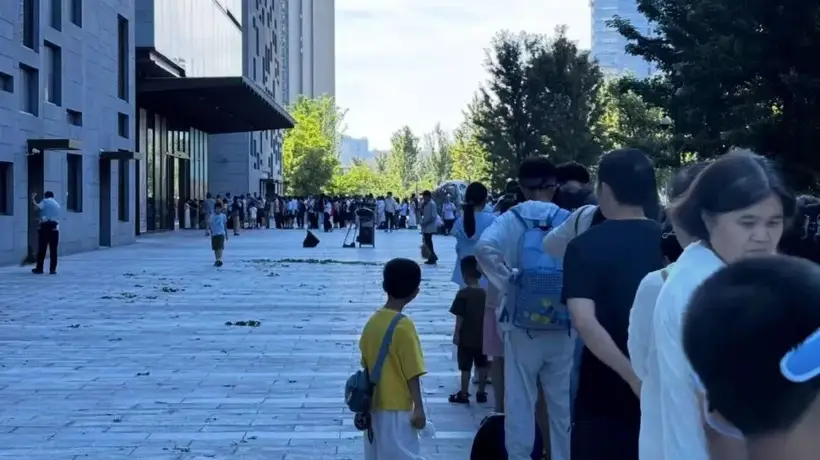 杭州省博圆明园兽首特展引爆周末!两万观众挤爆展馆 现场限流还要挤着见国宝