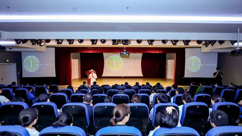 上海书展宝山区分会场“读书月”邀你参与:近百场阅读活动解锁多元体验,心愿卡互动、名家展等精彩轮番上演