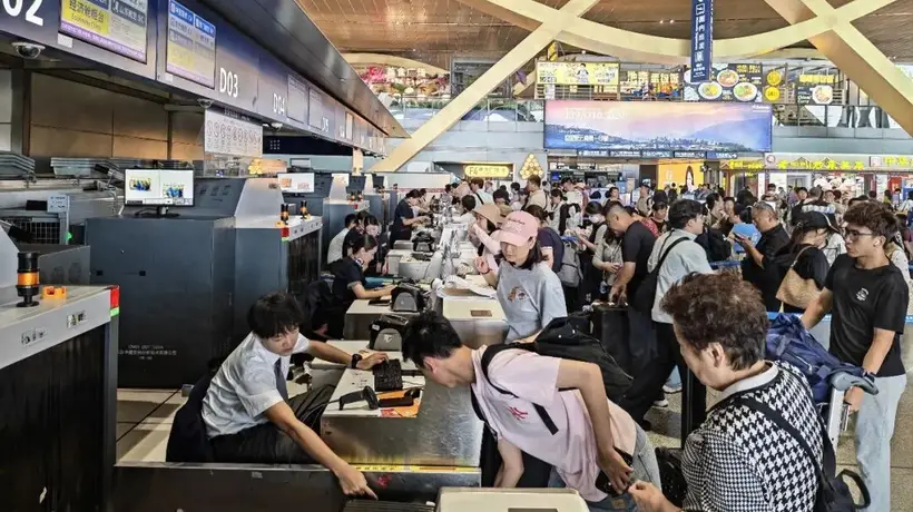 暑运首月昆明机场人气爆棚 多元活动伴手礼成旅客出行标配