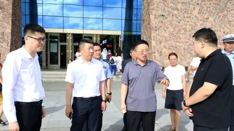 梁巍赴景区调研 靠前部署文旅客流高峰应对强化多元体验保障