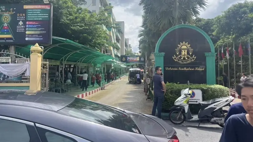 泰国暖武里府中学枪击事件亲历者讲述：枪手为初三学生，现场处置如何展开？