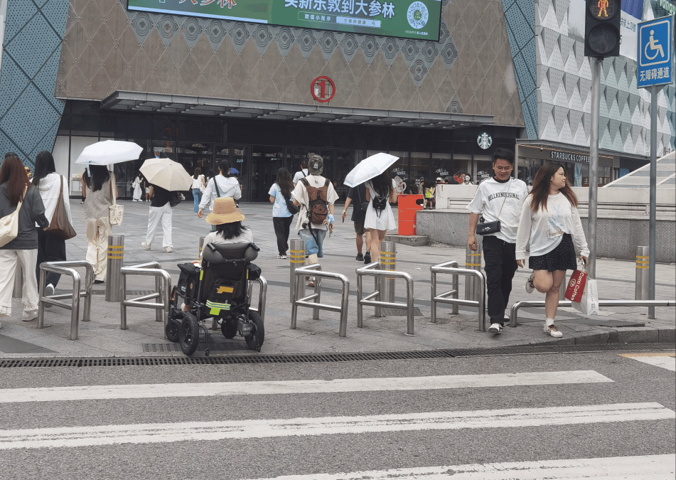 广州商场频现“霸王桩”，市民直呼出行不便！南都记者调查
