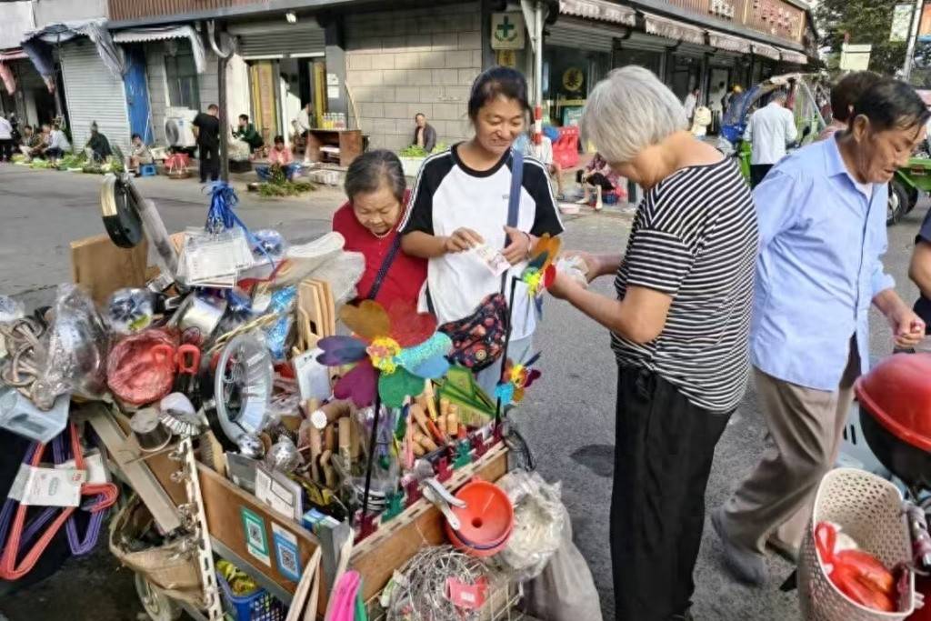 在菜场摆摊女作家陈慧获鲁迅文学奖提名