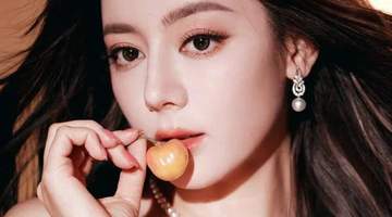 迪丽热巴穿粉色抹胸裙性感美艳!网友大赞水蜜桃成精了