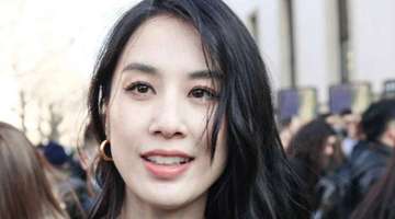 黄圣依17年婚姻终散场！拿走20亿甩了杨子，豪门提线木偶的真相藏不住了