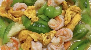 夏天不想吃太油腻,丝瓜虾仁炒蛋清甜可口做法简单还超下饭