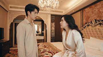 我在阿联酋救了个富婆,她醒来后说:你看了我身子,必须娶我