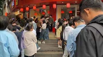 15. 乐山夜游张公桥,哪家甜皮鸭营业到很晚?
