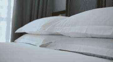 住酒店遇到四个枕头怎么用？不同人不同睡姿也能自己搭舒服姿势