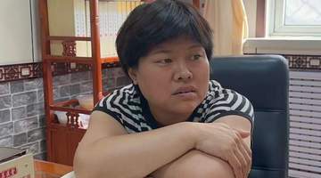 想get酸甜清爽不流汤的糖拌西红柿？跟着周荣素的私藏小步骤，裹油锁汁选对果，上桌就能享冰爽好滋味