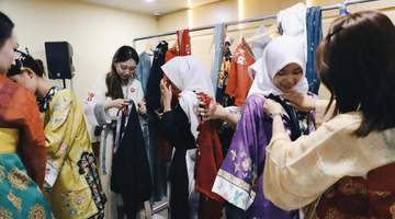 一袭华服何以“圈粉”千岛之国