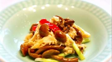 盘锦美味|虾油双菇:虾油沁菇鲜,素炒见匠心