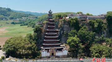 （长江十年行）长江重庆段水位回落 “长江盆景”石宝寨“显真容”